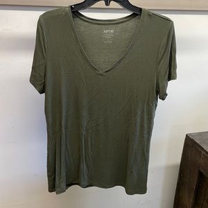 ‼️ Bundle 3/$20 - Apt 9 V-Neck Top